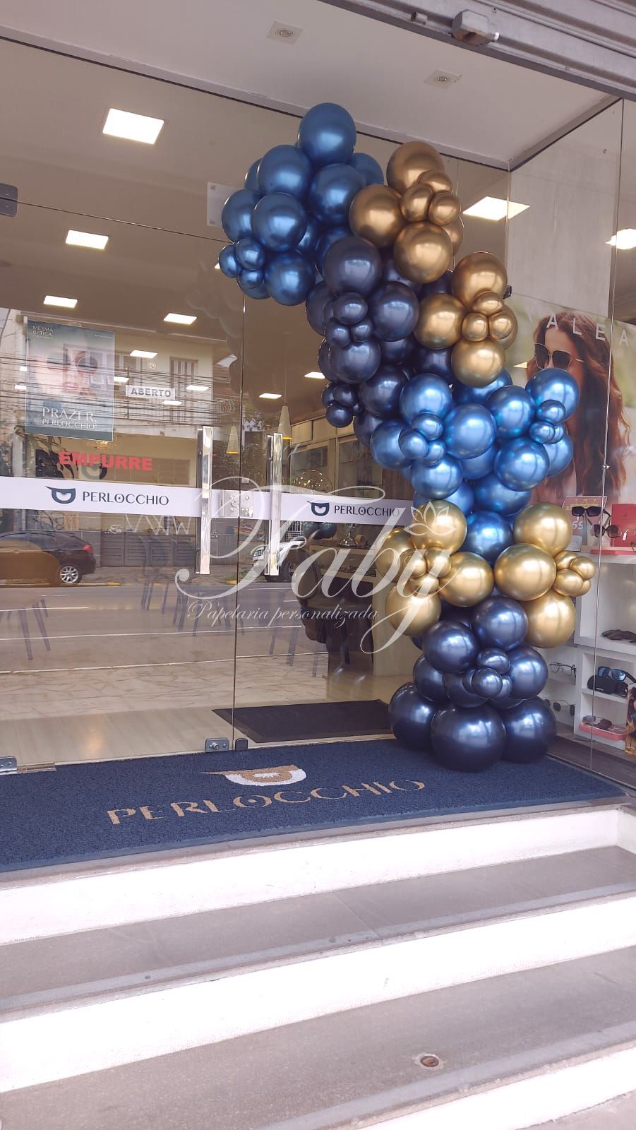 Arco de balões tons de azul e dourado 2M
