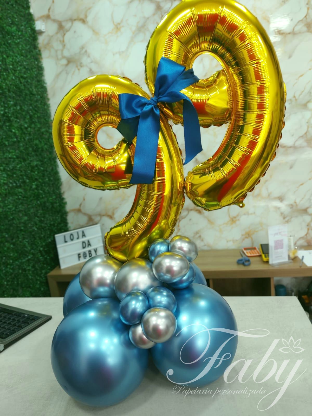 Arranjo Numeral Azul  e dourado