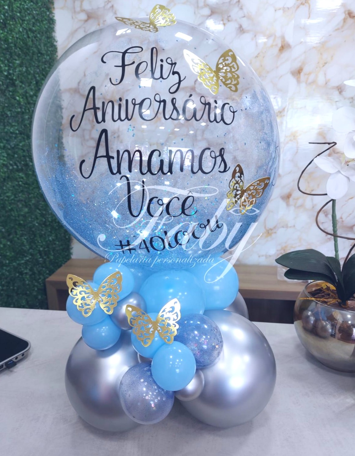 Arranjo de Mesa Gliterizado Amamos Você